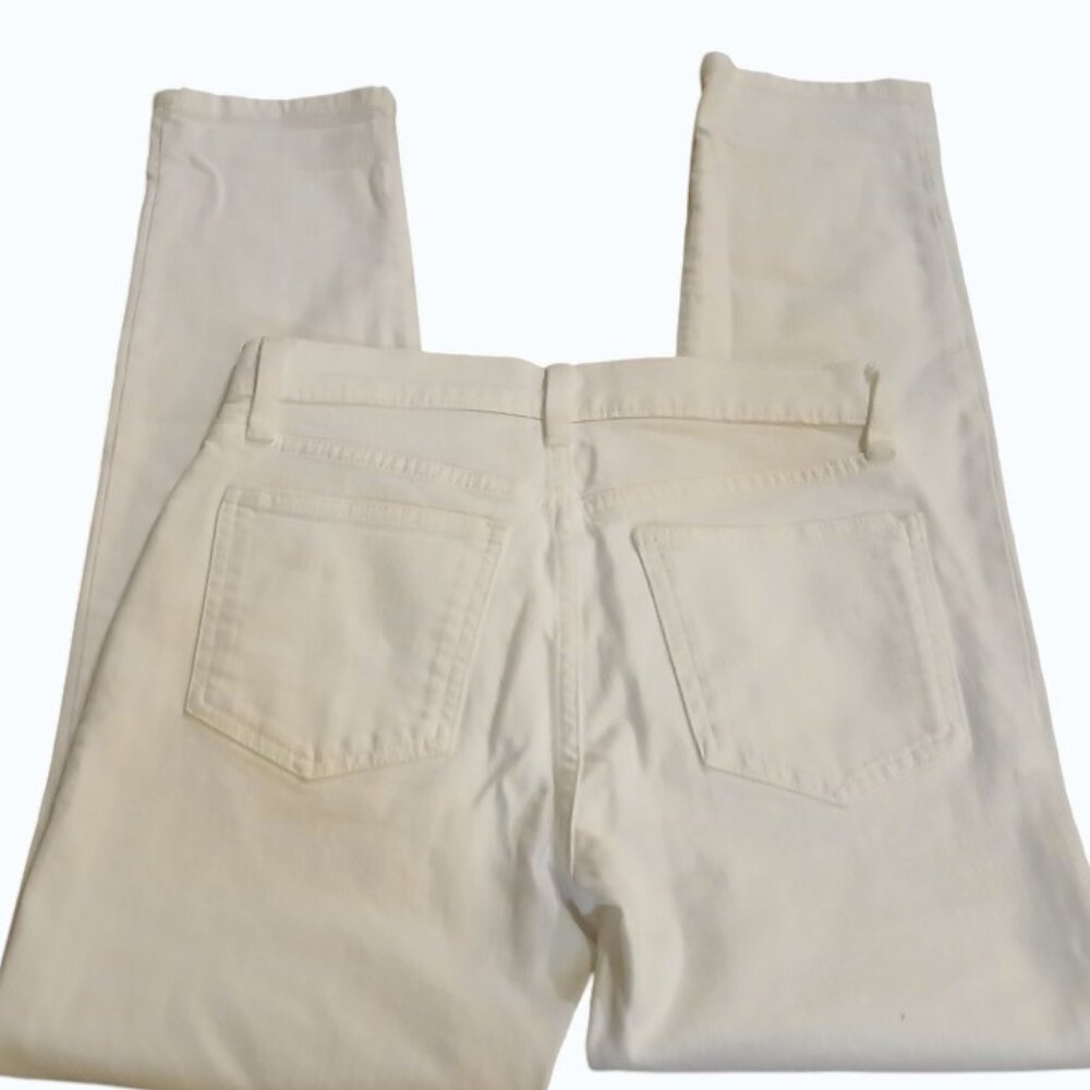 GAP Girlfriend Mid-Rise White Denim Jeans - Like New - Picture 10 of 14